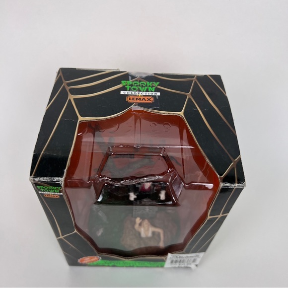 LEMAX Spookytown Halloween Vampire Wakes the Undead Accent - Picture 4 of 4